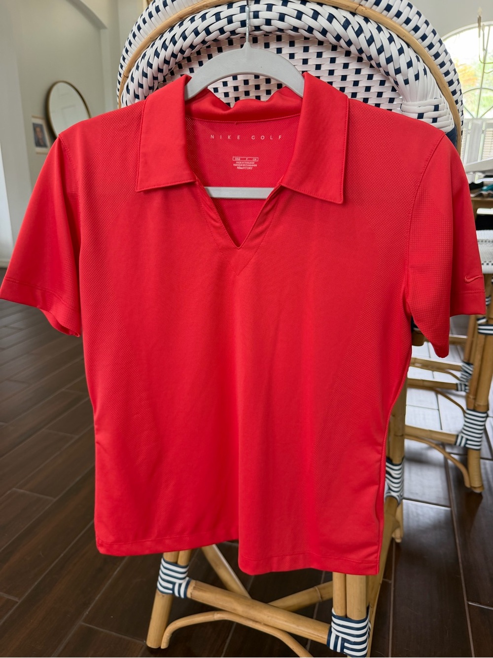 Nike Golf Women's Dri-FIT V-Neck Short Sleeve Polo Shirt Coral Size Small